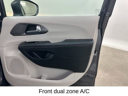 Used 2020 Chrysler Pacifica Touring-L image 20