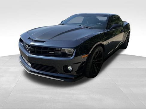 Used 2013 Chevrolet Camaro SS w/ SS Performance Package RWD image 10