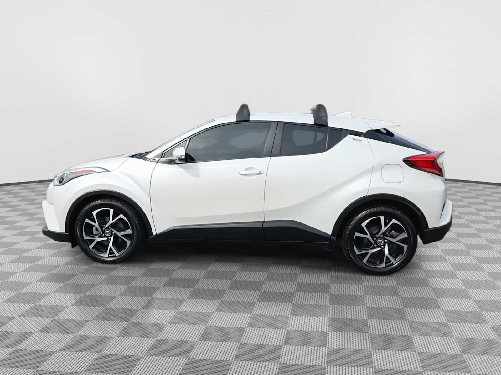 Used 2018 Toyota C-HR XLE FWD image 5