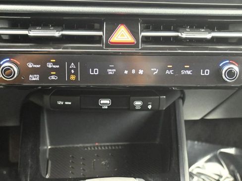 Used 2024 Kia Niro EX FWD image 19