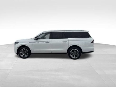 Used 2025 Lincoln Navigator L Reserve AWD/4WD image 3