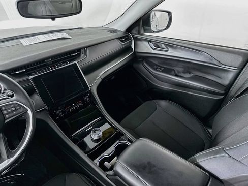 Certified 2023 Jeep Grand Cherokee Laredo AWD/4WD image 34