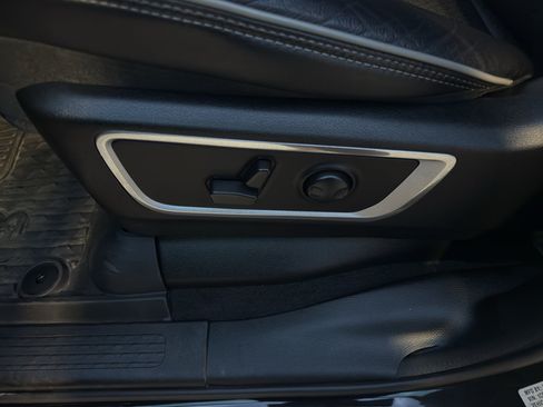 Used 2023 RAM 1500 Laramie AWD/4WD image 15