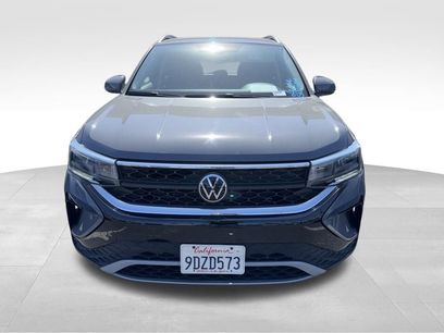 Used 2023 Volkswagen Taos SE w/ Panoramic Sunroof Package