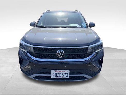 Used 2023 Volkswagen Taos SE w/ Panoramic Sunroof Package image 1