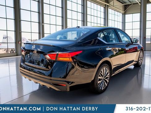 Used 2025 Nissan Altima 2.5 SV FWD image 33