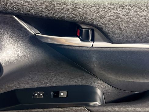 Used 2020 Toyota Camry SE w/ Convenience Package FWD image 31