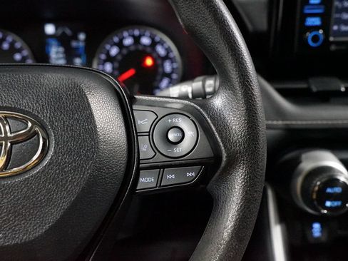 Used 2022 Toyota RAV4 XLE w/ Convenience Package FWD image 13