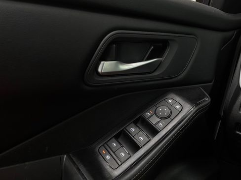 Used 2025 Nissan Rogue SV FWD image 21