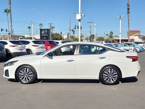 Used 2024 Nissan Altima 2.5 SV image 2