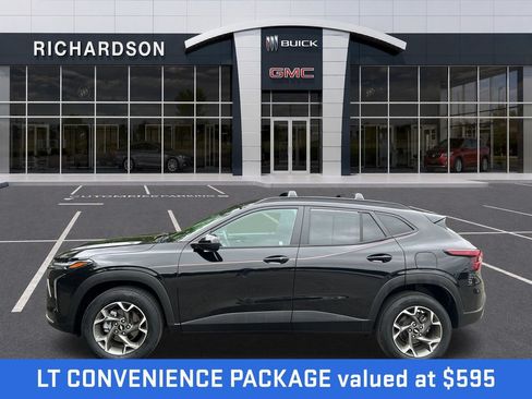 Used 2024 Chevrolet Trax LT w/ LT Convenience Package FWD image 2