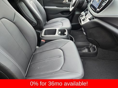 New 2026 Chrysler Pacifica Select AWD/4WD image 14