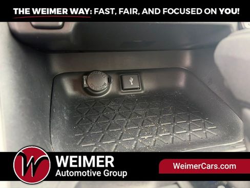 Used 2021 Toyota RAV4 LE AWD/4WD image 27