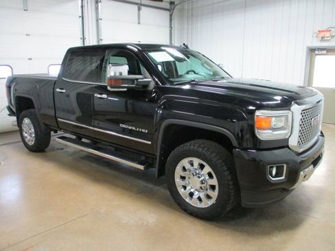 Used 2015 GMC Sierra 2500 Denali w/ Duramax Plus Package image 3