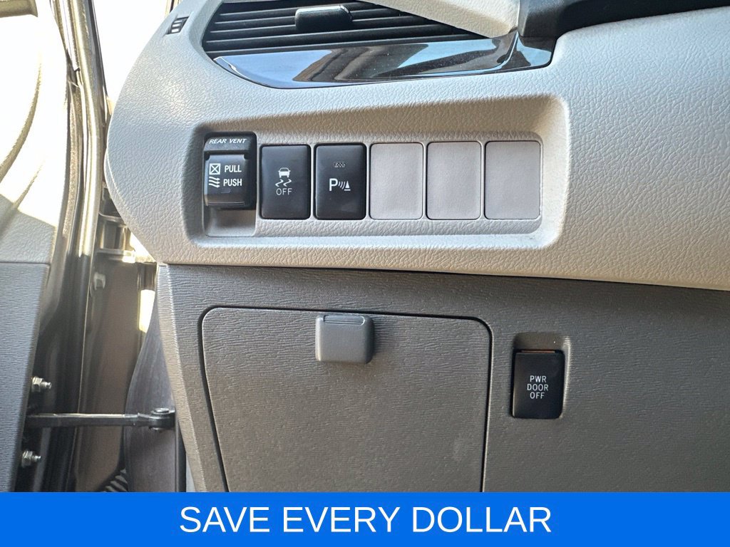 Used 2019 Toyota Sienna XLE w/ XLE Navigation Package FWD image 11
