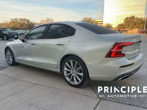 Used 2020 Volvo S60 T5 Momentum image 4
