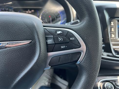 Used 2015 Chrysler 200 Limited image 35