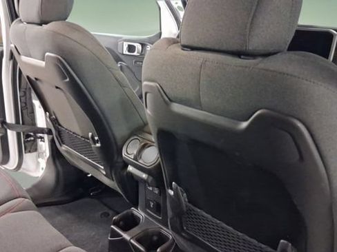 Used 2026 Jeep Wrangler Unlimited Rubicon AWD/4WD image 17