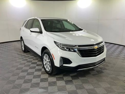 Used 2023 Chevrolet Equinox LT image 3