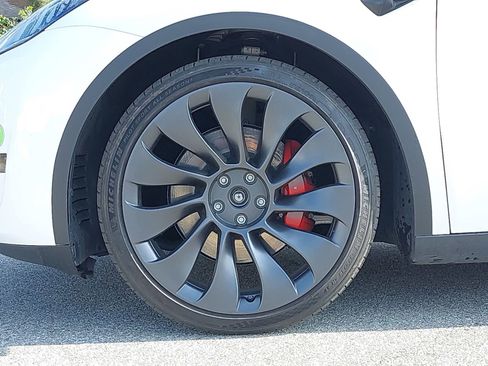 Used 2023 Tesla Model Y Performance image 10