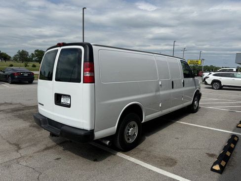 Used 2017 Chevrolet Express 2500 Extended image 3