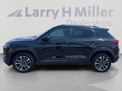Used 2025 Chevrolet TrailBlazer LT w/ Convenience Package AWD/4WD image 2
