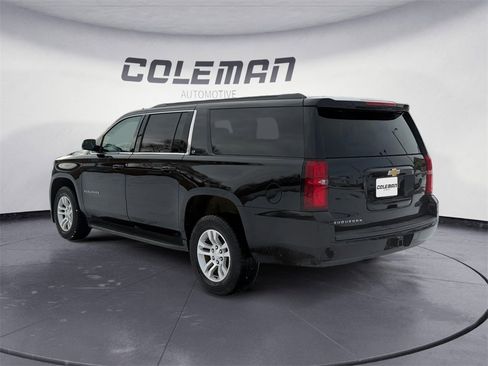 Used 2018 Chevrolet Suburban LT image 3