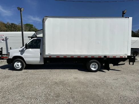 Used 2019 Ford E-350 and Econoline 350 Super Duty w/ Power Windows & Locks Group image 5