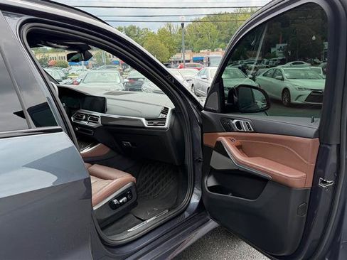 Used 2022 BMW X5 M50i AWD/4WD image 36