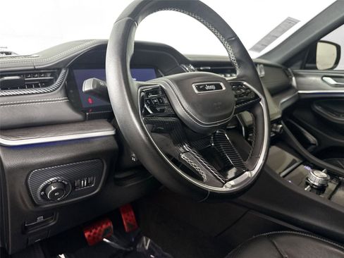 Used 2022 Jeep Grand Cherokee L Overland w/ MOPAR Finishing Package AWD/4WD image 4