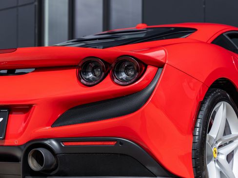 Used 2020 Ferrari F8 Tributo image 15