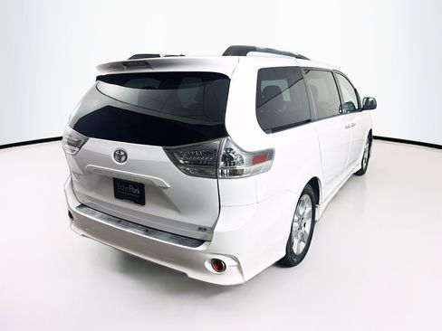 Used 2013 Toyota Sienna SE FWD image 9