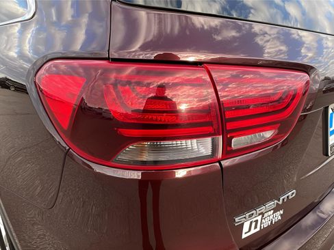 Used 2020 Kia Sorento AWD V6 image 11