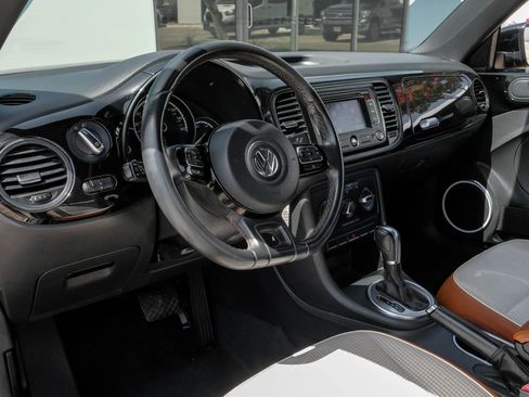 Used 2015 Volkswagen Beetle 1.8T Classic FWD image 3