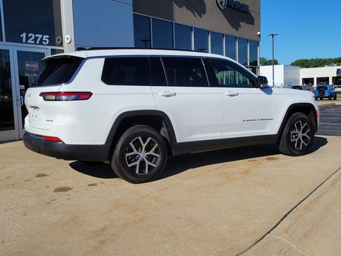 Used 2025 Jeep Grand Cherokee L Limited AWD/4WD image 4
