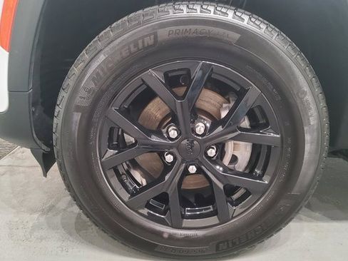 Used 2024 Jeep Grand Cherokee Altitude image 41