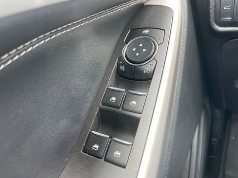 Used 2022 Ford Explorer XLT AWD/4WD image 24