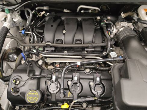 Used 2019 Ford Explorer XLT w/ Equipment Group 202A AWD/4WD image 30