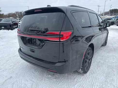 New 2026 Chrysler Pacifica Select image 5