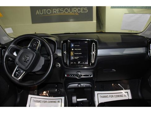 Used 2022 Volvo XC40 T5 Momentum image 14