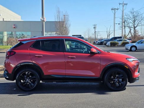 Used 2024 Buick Encore GX Sport Touring image 4