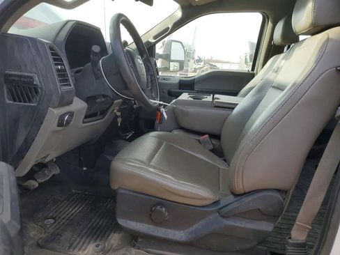 Used 2017 Ford F450 XL w/ Power Equipment Group image 4