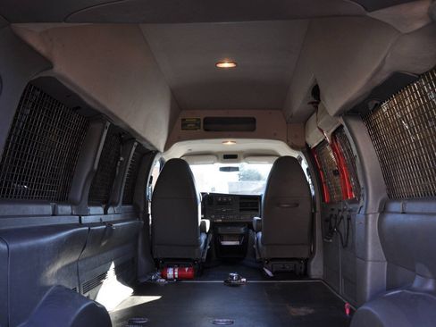 Used 2015 GMC Savana 2500 LS w/ Cold Climate Package RWD image 28