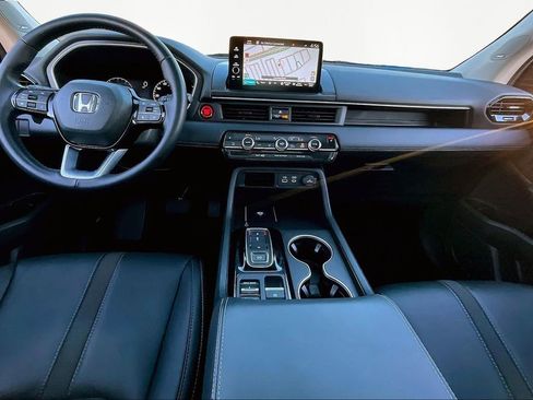 Used 2025 Honda Pilot Touring image 8