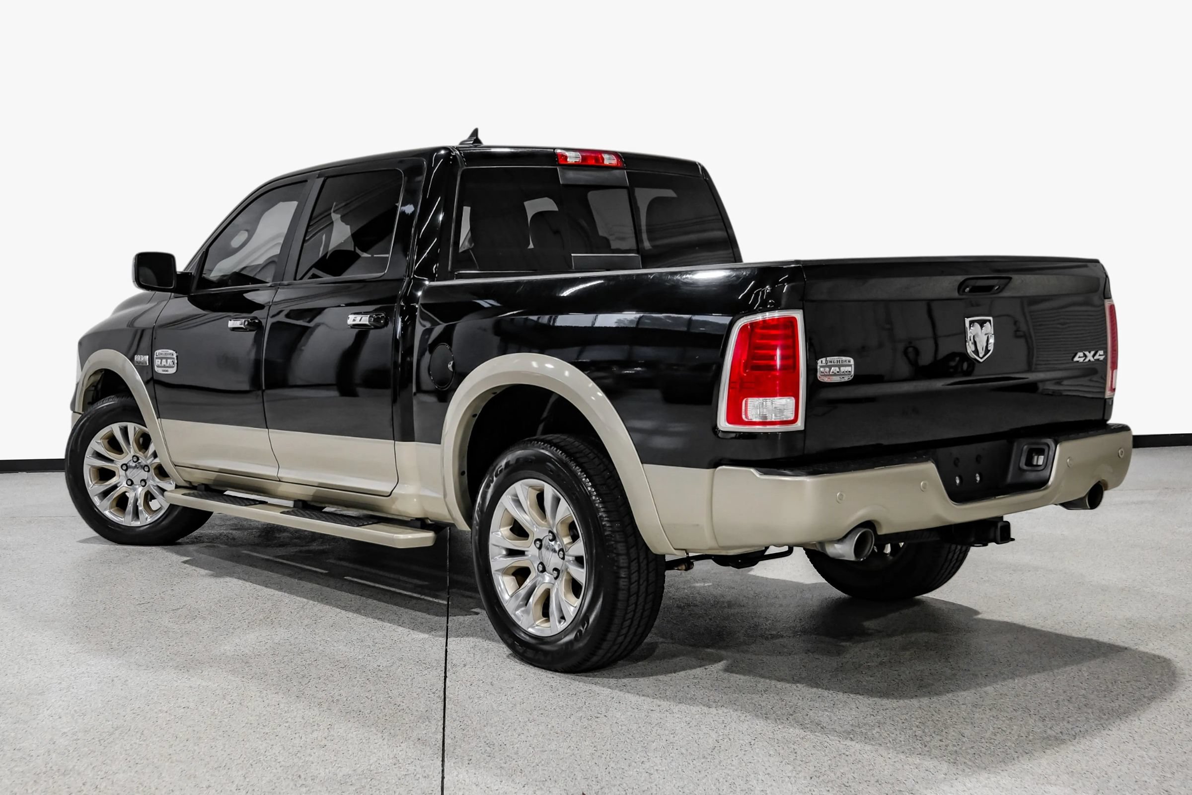 Used 2016 RAM 1500 Laramie Longhorn w/ Convenience Group AWD/4WD image 8