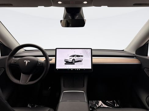 Used 2022 Tesla Model Y Long Range image 14