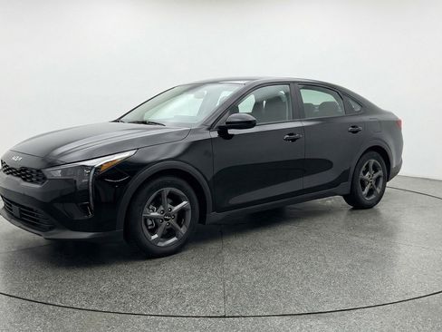 Used 2025 Kia K4 FWD image 2