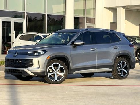 New 2025 Volkswagen Tiguan SE image 1