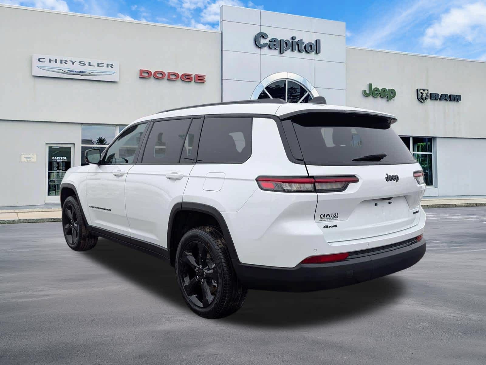 New 2025 Jeep Grand Cherokee L Limited w/ Black Appearance Package AWD/4WD image 4