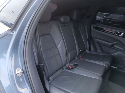 Used 2019 Porsche Cayenne image 16
